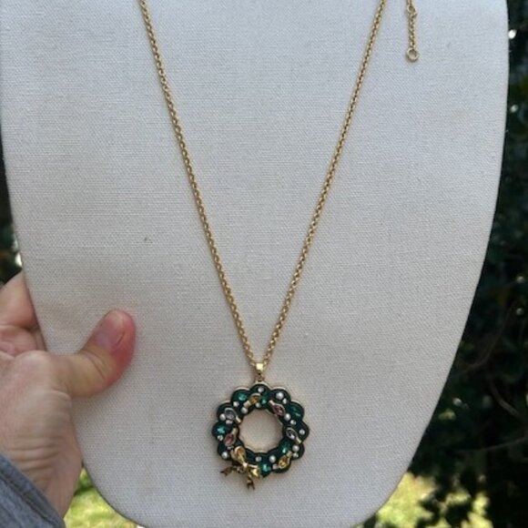 HOLIDAY🎄🎄TALBOTS – NWT - 2020 Christmas Wreath PENDANT NECKLACE - Picture 4 of 11